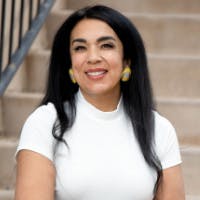 Elaine Mollindo square